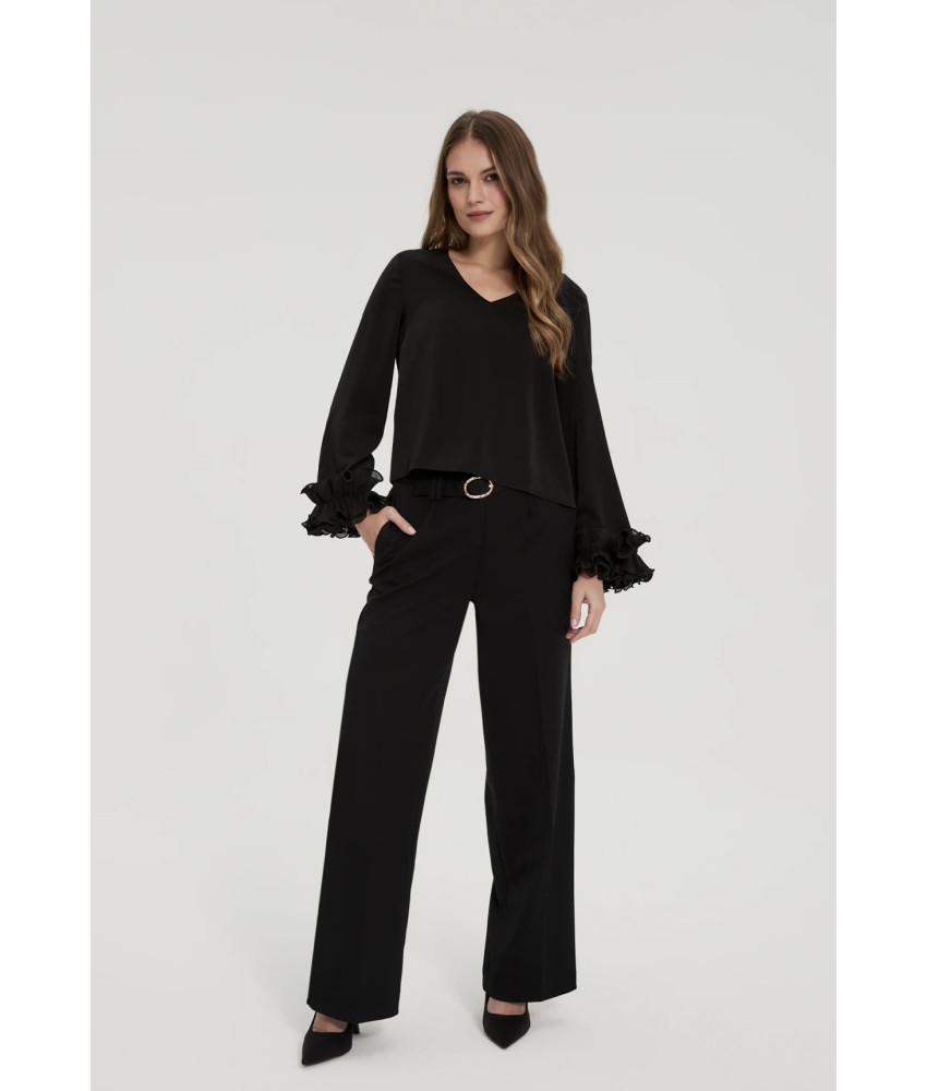 ΓΥΝΑΙΚΕΙΑ ΜΑΥΡΗ ΜΠΛΟΥΖΑ ΜΕ ΒΟΛΑΝ ΣΤΑ ΜΑΝΙΚΙΑ 